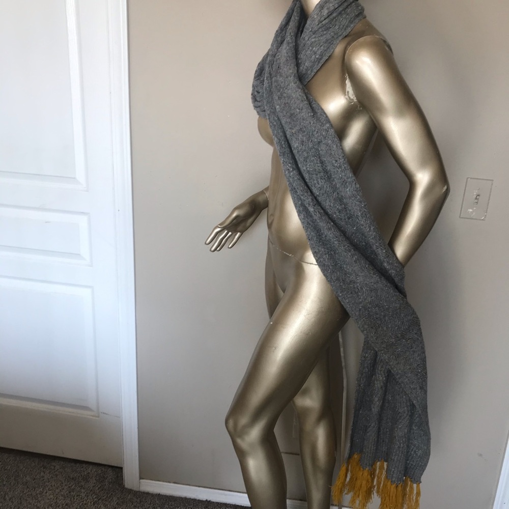 Universal Threads acrylic & wool gray & gold scarf